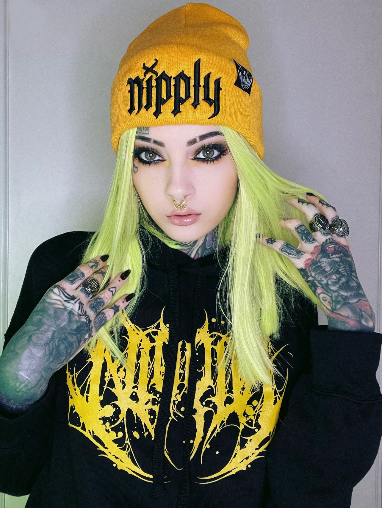 NIPPLY BEANIE - GOLD