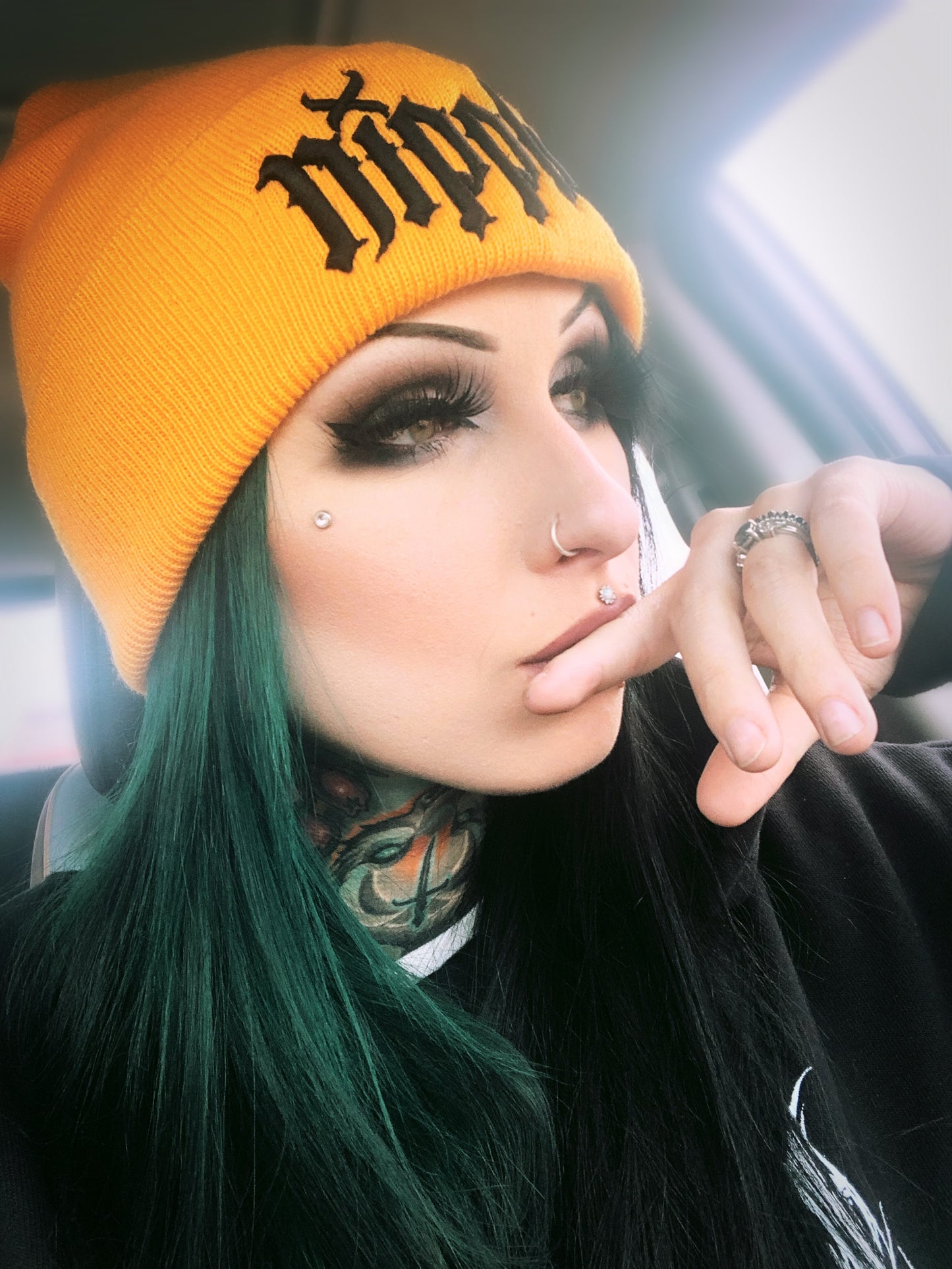 NIPPLY BEANIE - GOLD